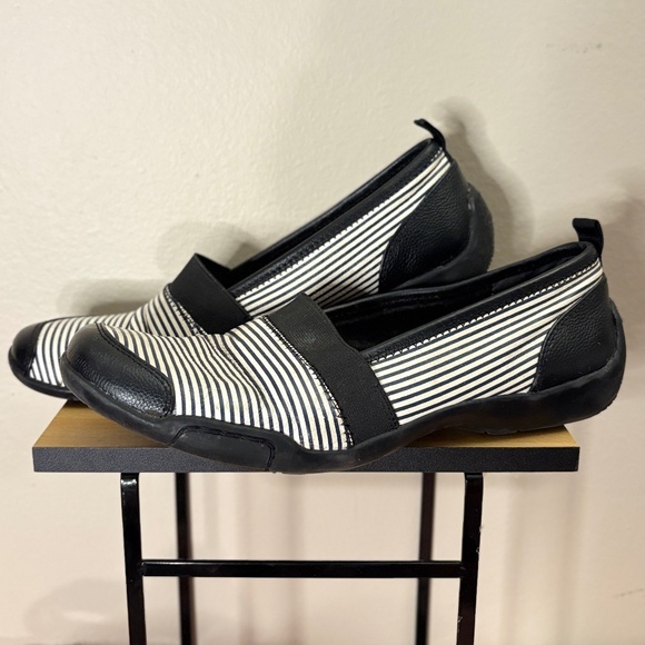 Ros Hommerson Black & White Striped Leather Slip On Shoes Size 9 - Picture 2 of 15